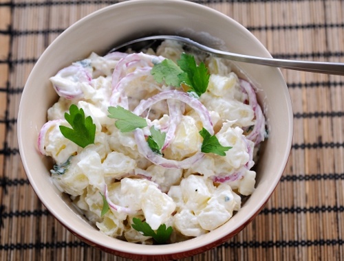 Potatissallad med yoghurt, äpple och rödlök Potatissallad med yoghurt, äpple och rödlök